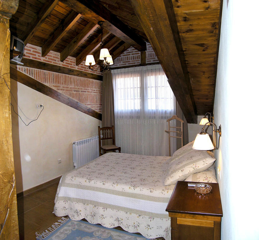 Hotel Casa Paulino Corrales De Buelna Habitación foto