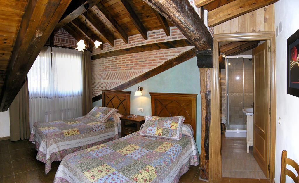 Hotel Casa Paulino Corrales De Buelna Habitación foto